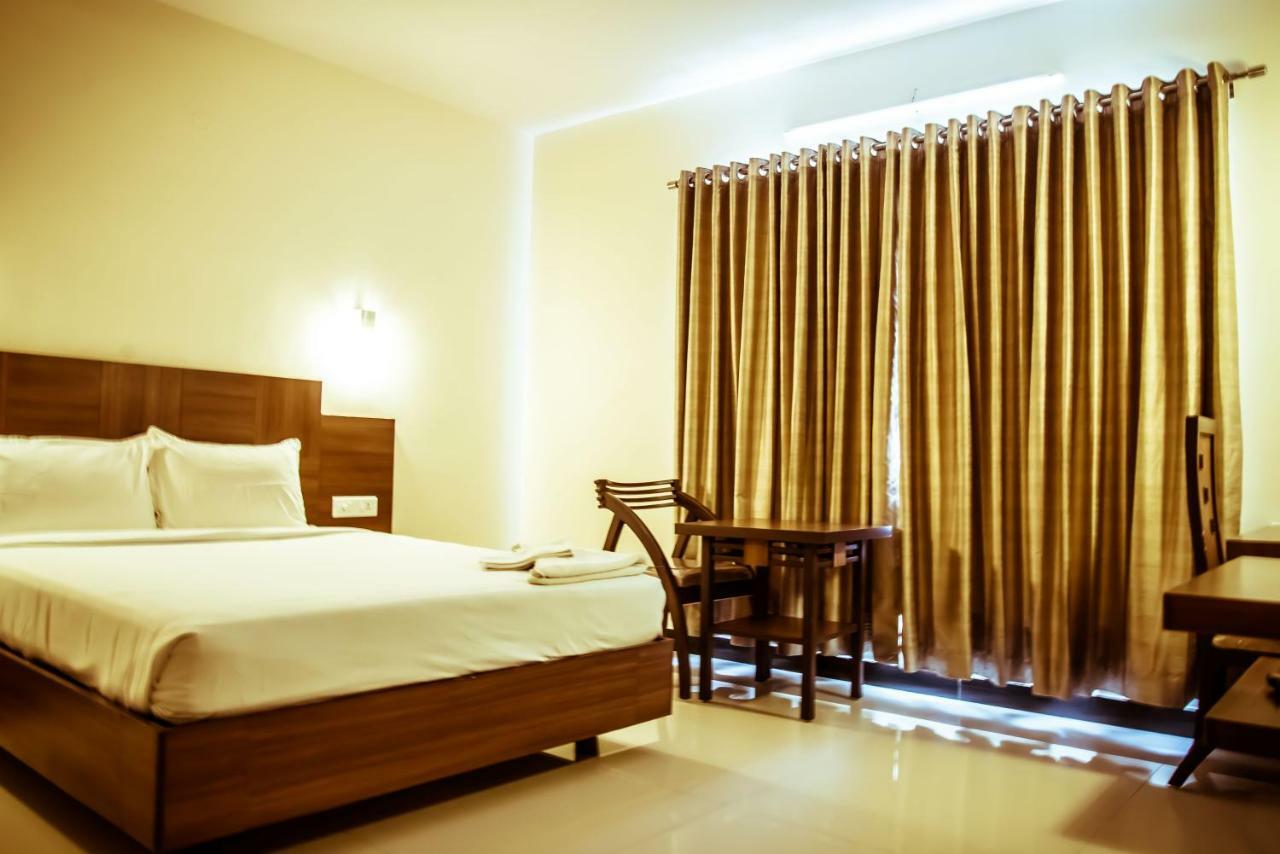 Hotel The Pioneer Visakhapatnam Exterior foto